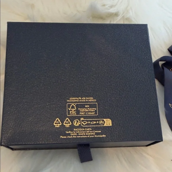 Louis Vuitton Blue and Gold Gift Box with Ribbon - Picture 6 of 13
